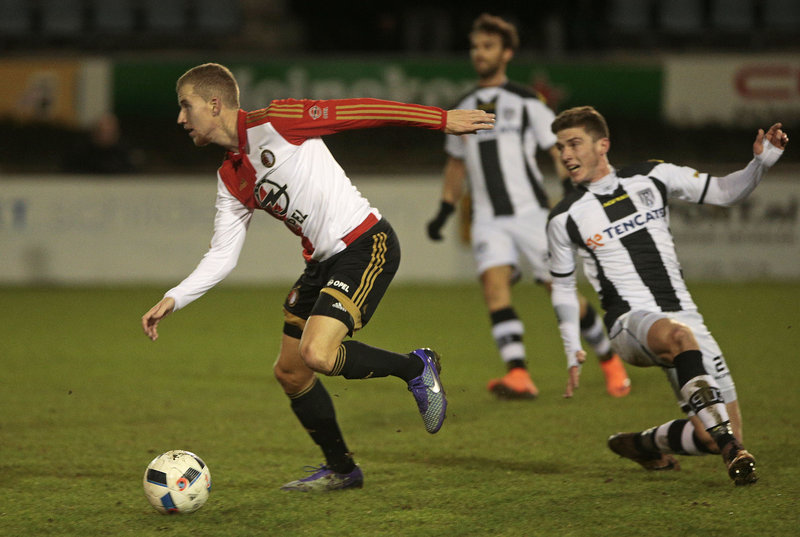 Schuurman en Achahbar loodsen Feyenoord 2 naar zege